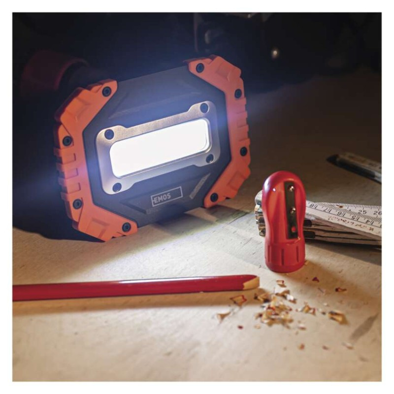 LED SVÍTILNA COB LED 4×AA 3