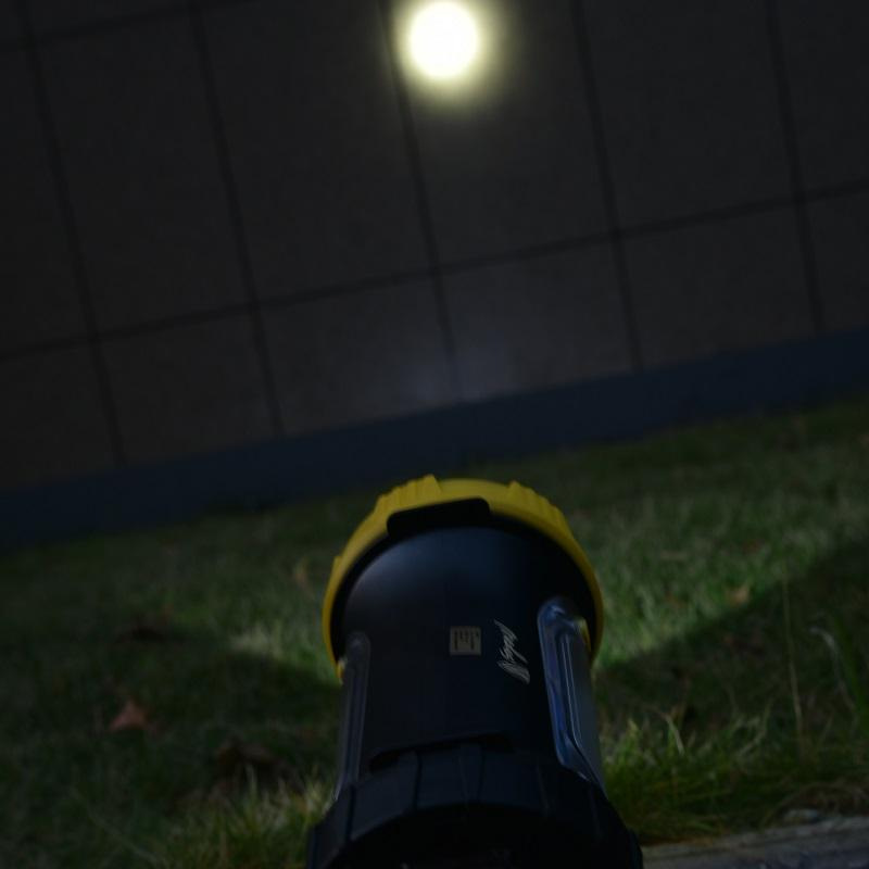 LED ručná nabíjacia baterka + powerbank - FS03R 2