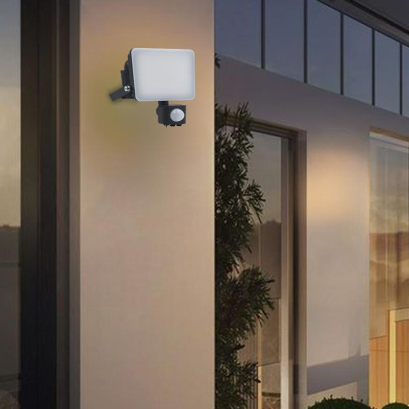 Vonkajší čierny LED reflektor so senzorom 10W / 4000K - LF7021S 12