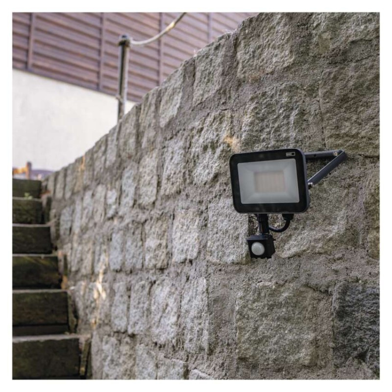 LED REFLEKTOR PROFI 20W 2200LM PIR 6