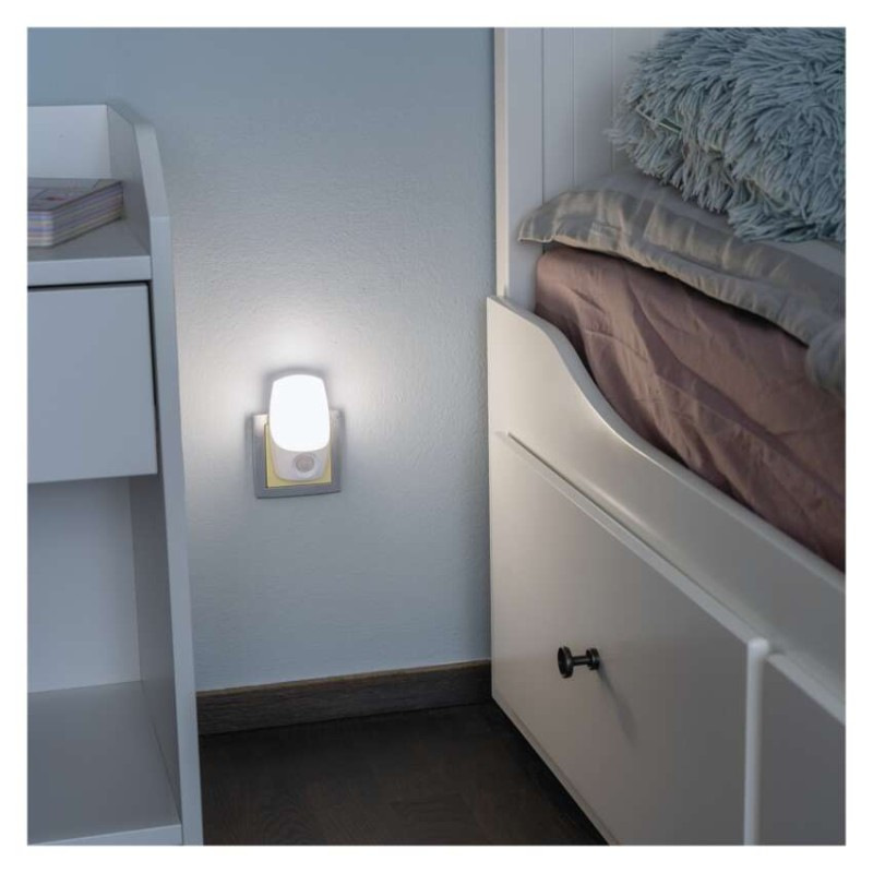 NOČNÍ SVĚTLO S PIR 230V 8