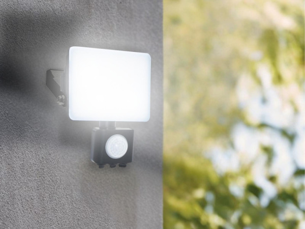 Vonkajší čierny LED reflektor so senzorom 20W / 4000K - LF7022S 9