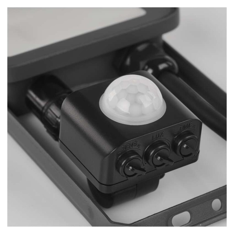LED REFLEKTOR PROFI 20W 2200LM PIR 12