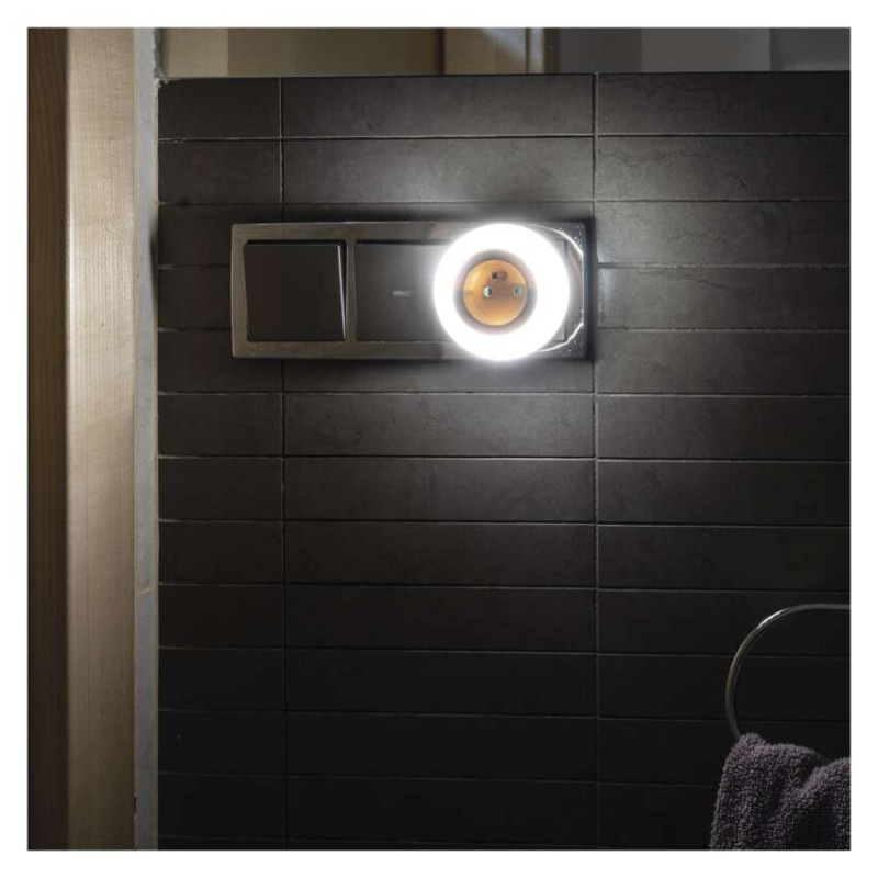 Svietidlo nočné + zásuvka 3 LED P3320 7