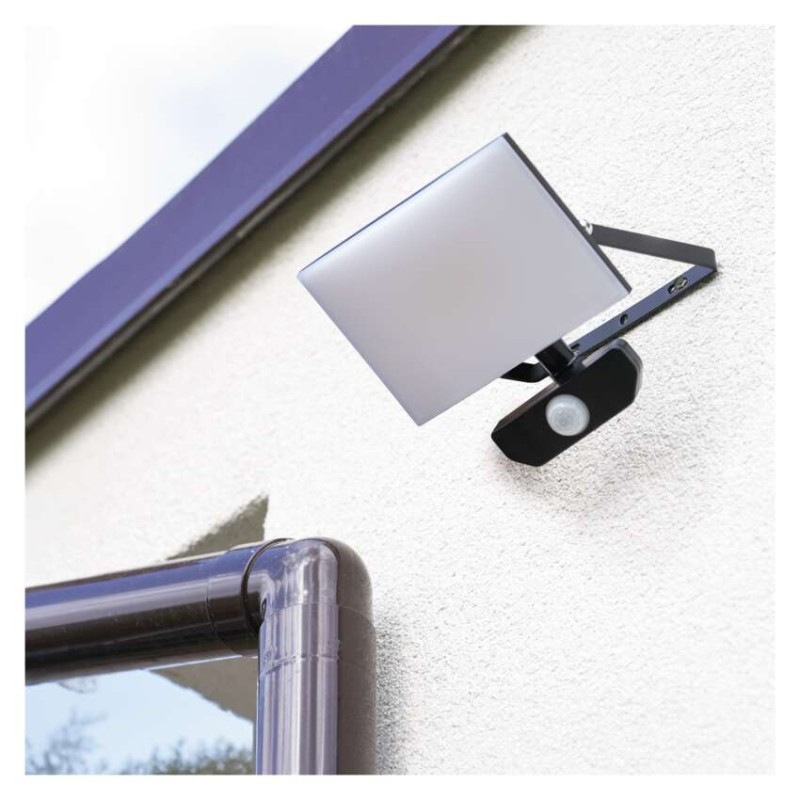 LED REFLEKTOR TAMBO 30W 3000LM PIR 11
