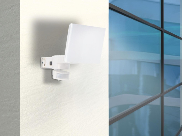 Vonkajší LED reflektor s PIR senzorom 24W / 4000K - LFX121 5