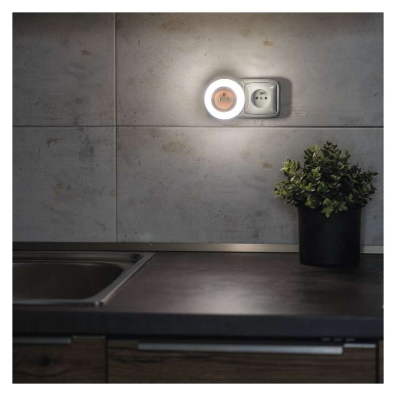Svietidlo nočné + zásuvka 3 LED P3320 8